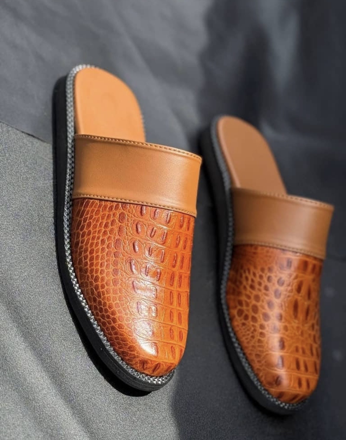 Skin leather mules